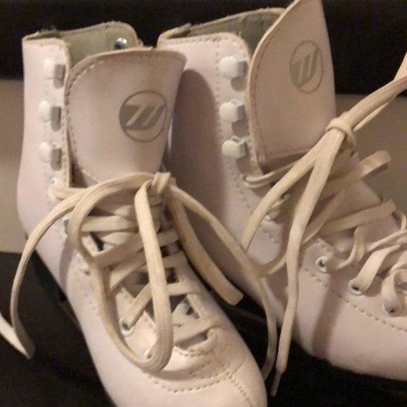 Girl skates - Picture 2 of 3